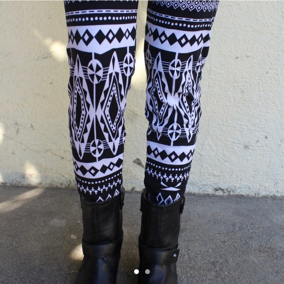 🧡 New Print Leggings 🧡 - Picture 2 of 9